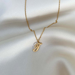 Bokstavshalsband med bokstaven T i guld