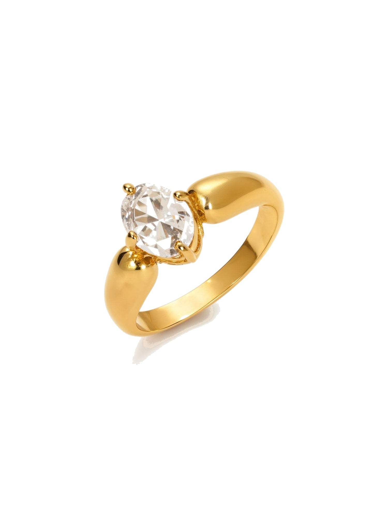 Elegant guldpläterad ring med stora klara fyrkantiga stenar i helrund design, vattentålig och allergivänlig, från Alora Avenue. Perfekt som produktseriebild för ringkategorin.
