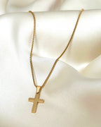 Guldigt kors med venezia-kedja