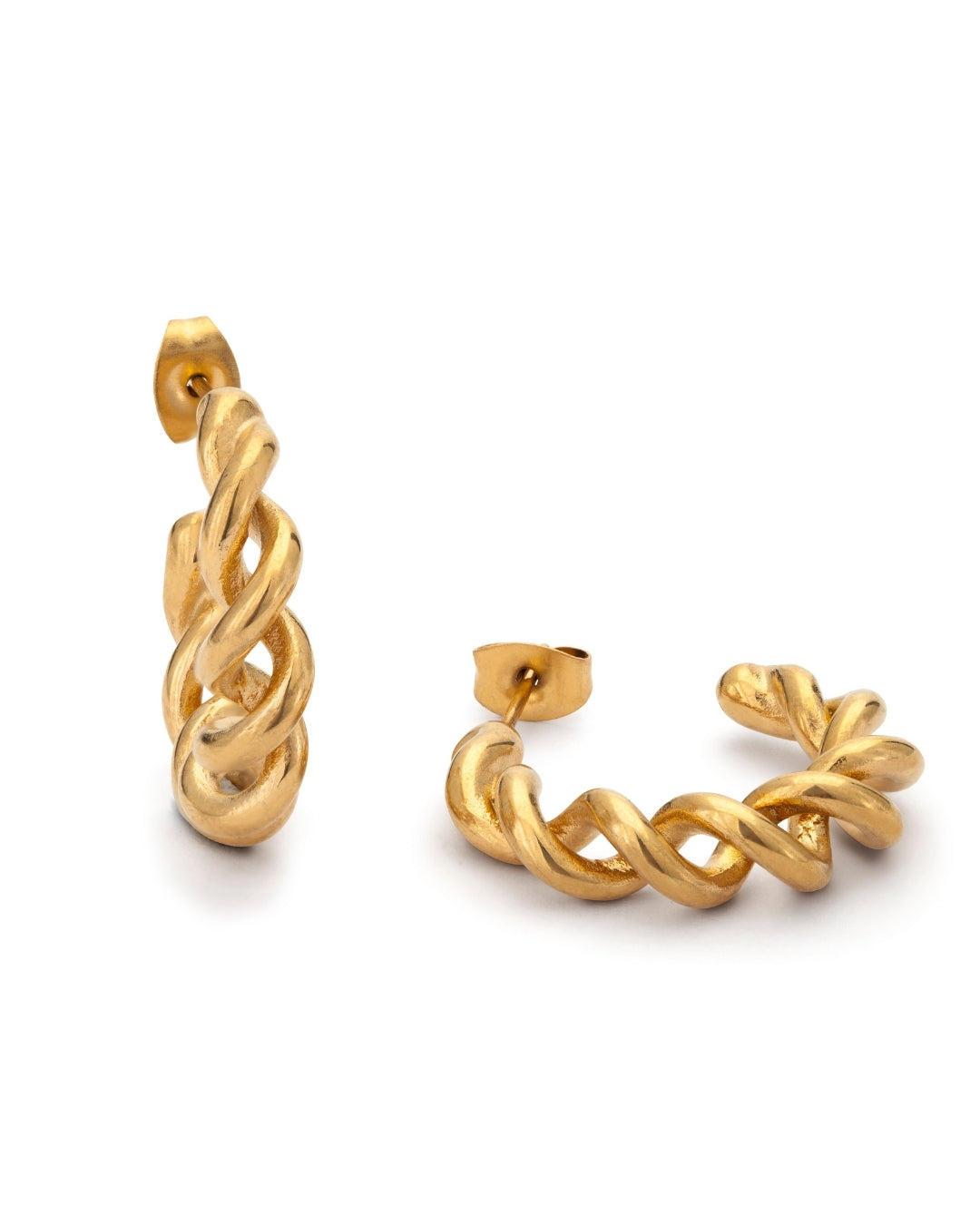 Bali Bamboo Hoops i PVD-pläterat rostfritt stål med en organisk, böljande design. Vattentåliga och allergivänliga för långvarig elegans.