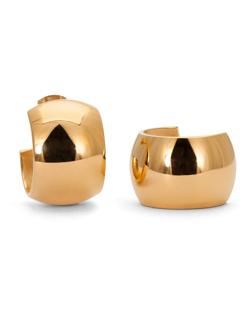 Bold Nordic Hoops örhängen i 18K guld med PVD-plätering. Tillverkade i rostfritt stål, vattentåliga och hållbara för långvarig glans och elegans.