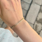 Felix Figaro Bracelet i guld med traditionell Figaro-stil, tillverkad i rostfritt stål och PVD-pläterad för långvarig glans och vattentålighet.