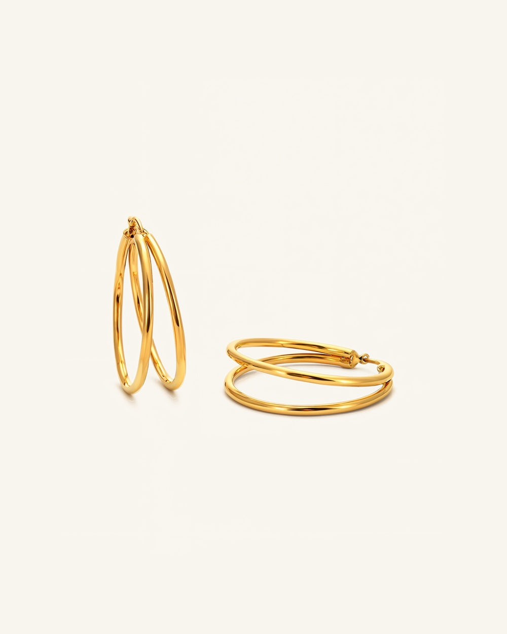 Gemini Cherry Hoops — Vattentålig örhängen i guld | Alora Avenue