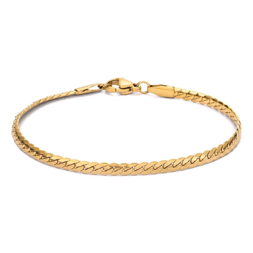 Girly Grace Bracelet med pansarlänkar i guld ger ett lyxigt uttryck. Designad för att hålla sin glans och tåla vattnet, tack vare den hållbara PVD-behandlingen.