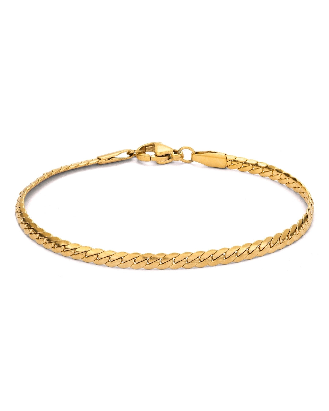 Girly Grace Bracelet med pansarlänkar i guld ger ett lyxigt uttryck. Designad för att hålla sin glans och tåla vattnet, tack vare den hållbara PVD-behandlingen.