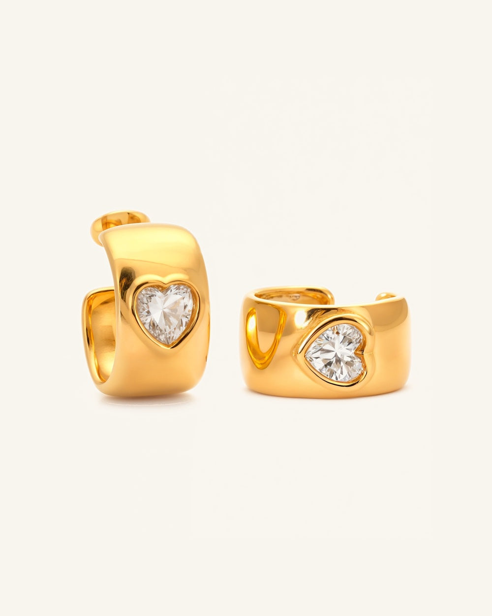 Havanna Heart Earrings — Vattentålig örhängen i guld med hjärtmotiv | Alora Avenue