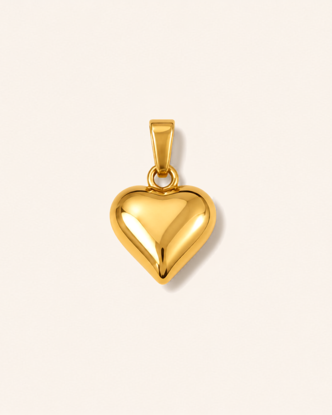 Hazel Heart Pendant — Vattentåligt hängsmycke i 18K guldpläterat stål | Alora Avenue