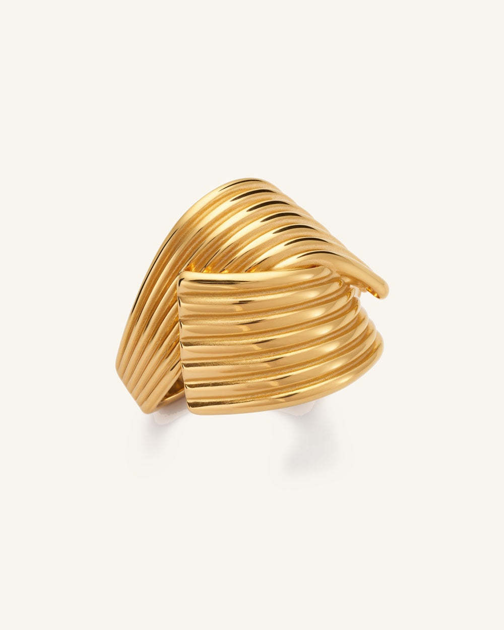 Hedda Huggie Ring — Vattentålig ring i guld chunky design | Alora Avenue