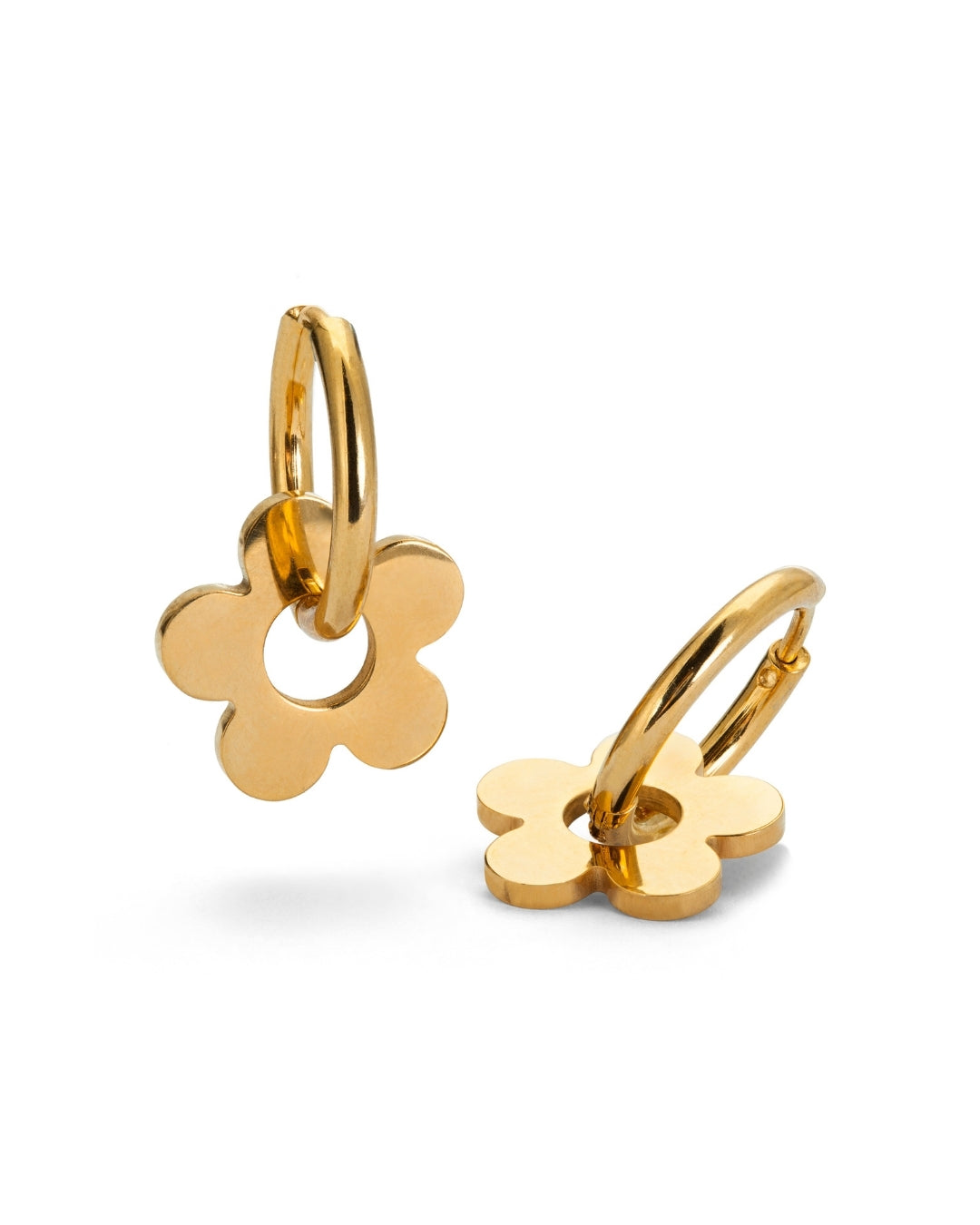 Guldiga Lily Lace Loop örhängen i form av stiliserade blommor – trendiga, vattentåliga och allergivänliga örhängen i rostfritt stål från Alora Avenue.