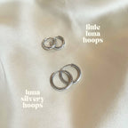 Little Luna Hoops – 12 mm mini-hoops i silver med vattentålig PVD-plätering, tillverkade i rostfritt stål för hållbarhet.