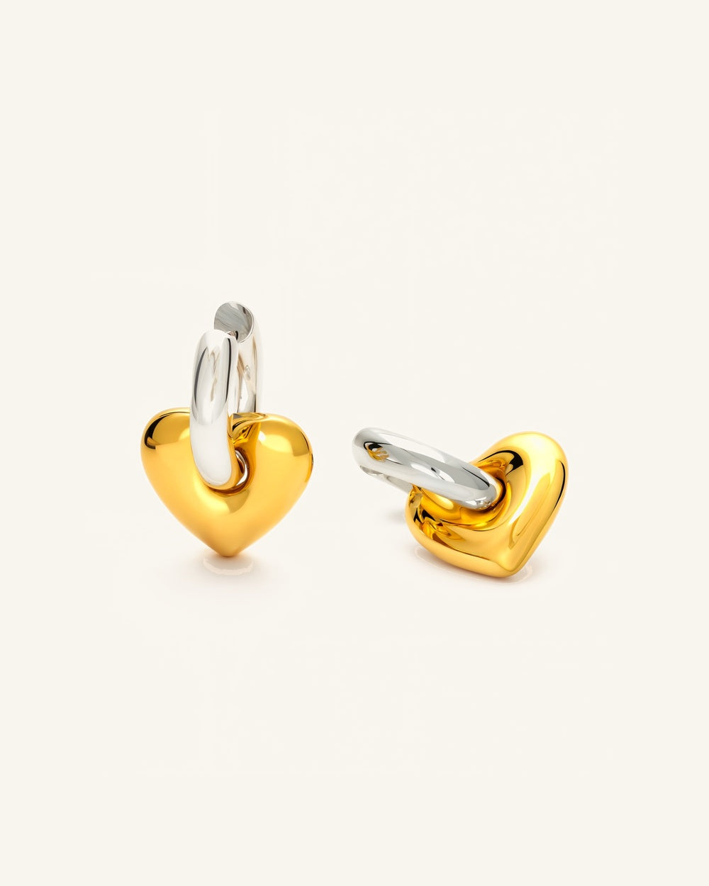 Lydia Love Loops — Vattentålig örhängen i silver med hjärtmotiv | Alora Avenue