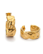 Marigold Chunky Hoops – Bred och detaljerad guld-hoop med PVD-plätering, vattentålig och hållbar design.