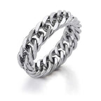 Marvis Elysian Ring är en silvrig pansarring, tillverkad i rostfritt stål och behandlad med slitstark PVD-plätering för långvarig elegans och glans.