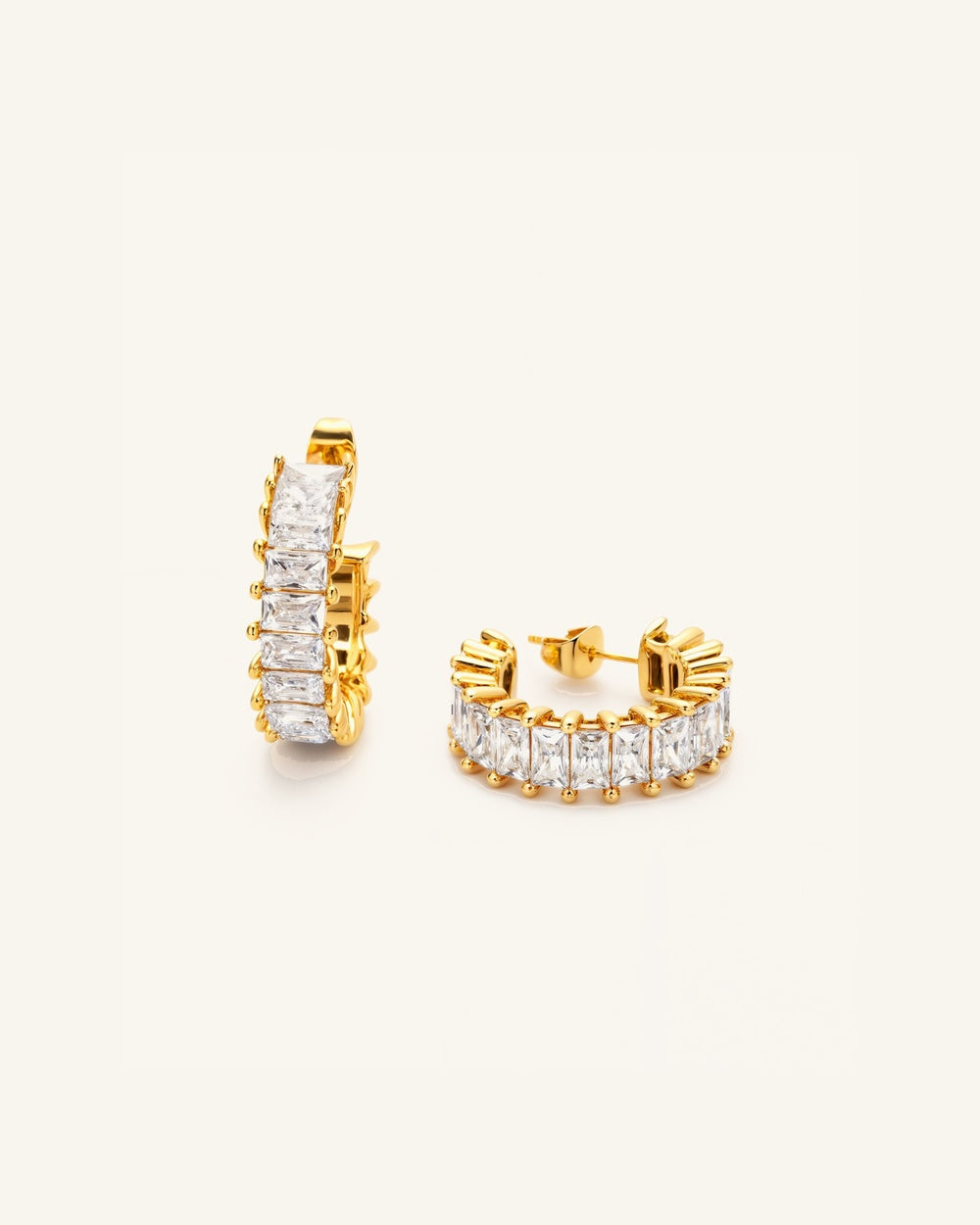 Sabrina Spark Hoops — Vattentålig örhängen i guld med cubic zirconia | Alora Avenue