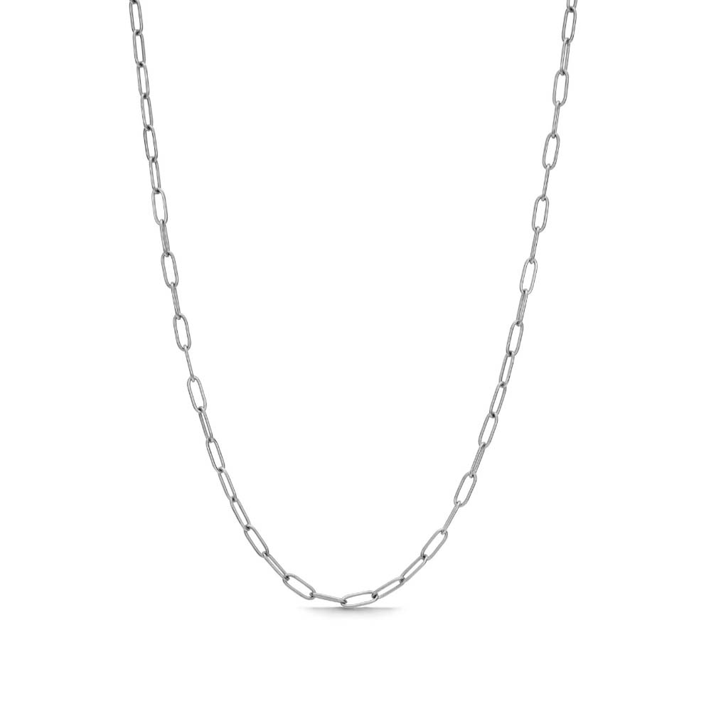 Silvia Berlin Necklace – silvrig paperclip-kedja, 42 cm lång, tillverkad i rostfritt stål och behandlad med slitstark PVD-plätering för långvarig glans och vattentålighet.