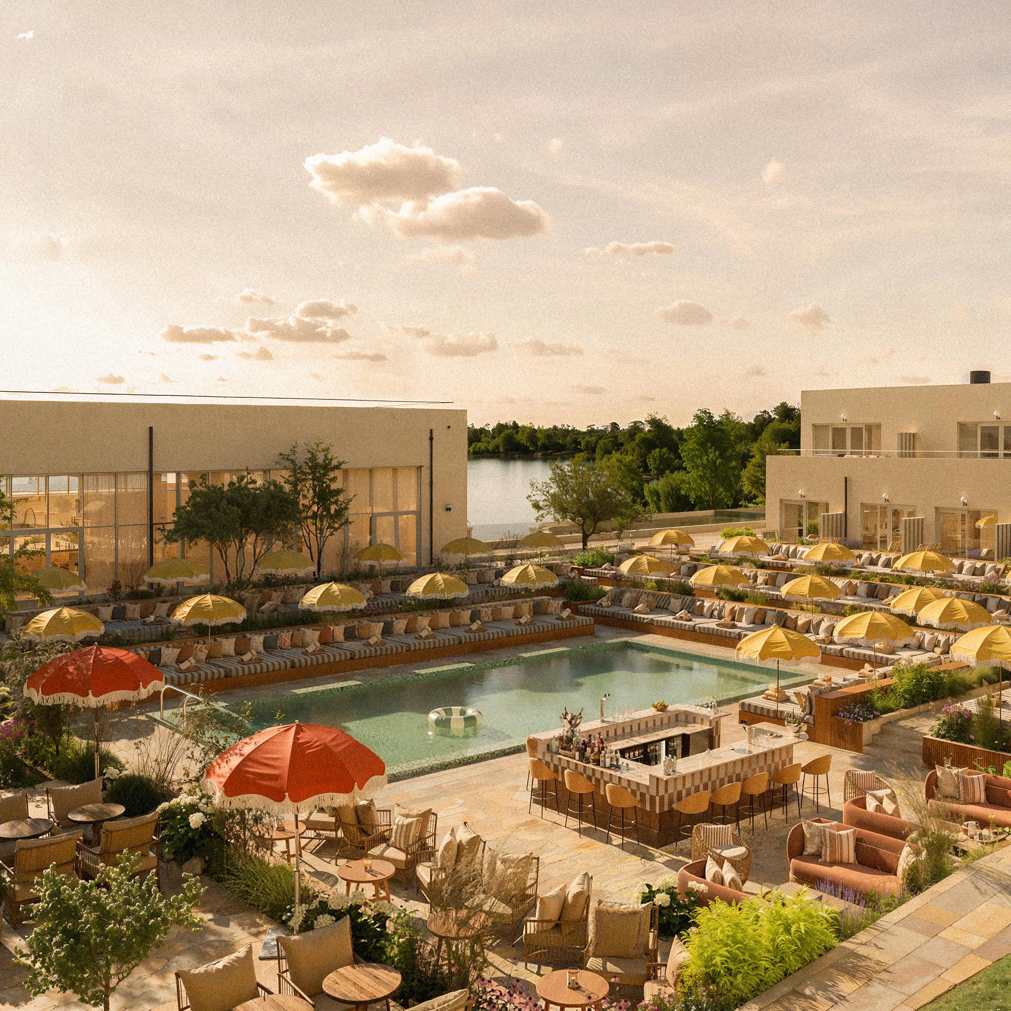 Hjortviken Country Club Hindås — Pool Club med utomhuspool och utsikt över Västra Nedsjön, återförsäljare av Alora Avenue smycken
